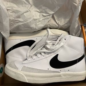 NEW Nike Blazer Mids
